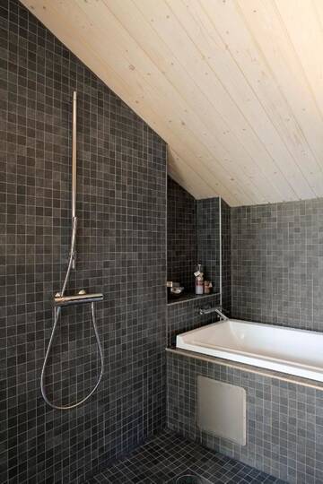 Фото номера Lakeside Three-Bedroom Villa (6 Adults) Курортные отели Halla Nature &amp; Design Villas г. Анттола 22